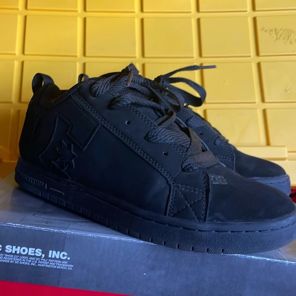 DC MEN'S COURT GRAFFIK SKATE
BLACK - Picture 2 of 5